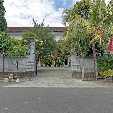 Oyo 3096 Hotel Dewi Warsiki Gilimanuk Exterior photo